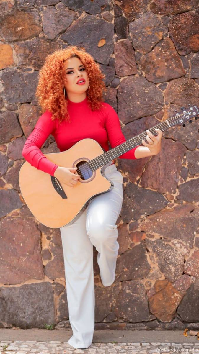 Melyssa Albuquerque canta neste sabádo, 19 via live 