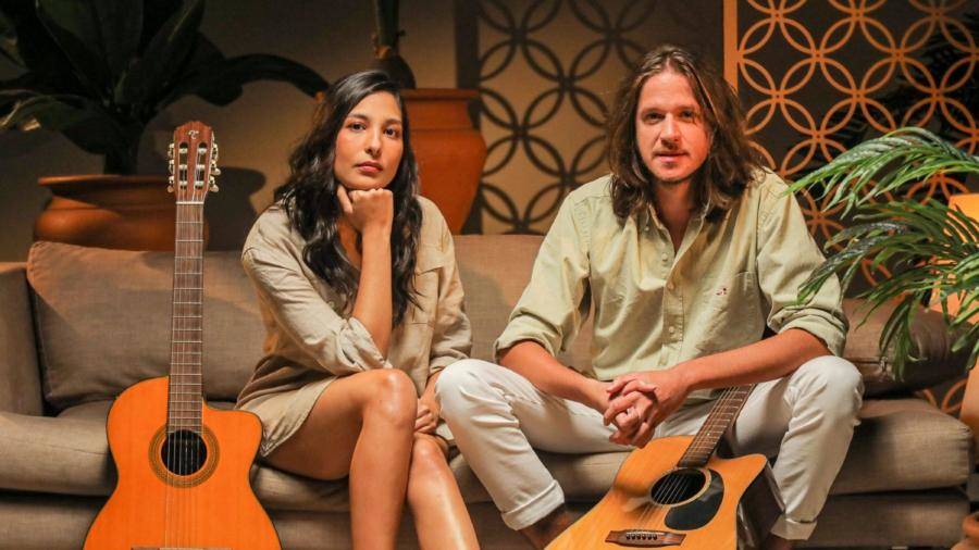 Bruna Magalhães e Rubel lançam canção autoral 'No teu pescoço' 