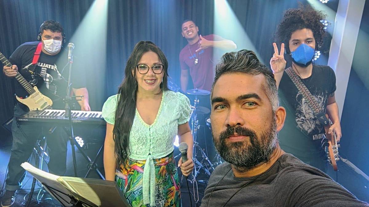 Banda Sonora lança videoclipe do cover de Laura Pausini 